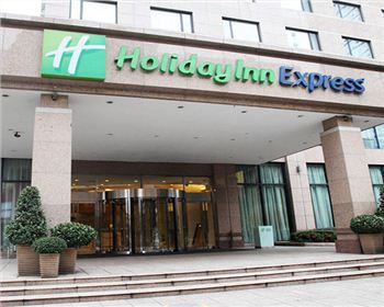 防火門(mén)窗假日酒店工程案例