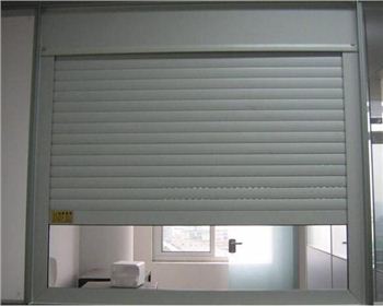 當(dāng)成都電動(dòng)卷簾門(mén)沒(méi)電時(shí)怎么開(kāi)？